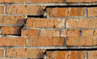 Brick wall with serious structural damage in Tampa, FL