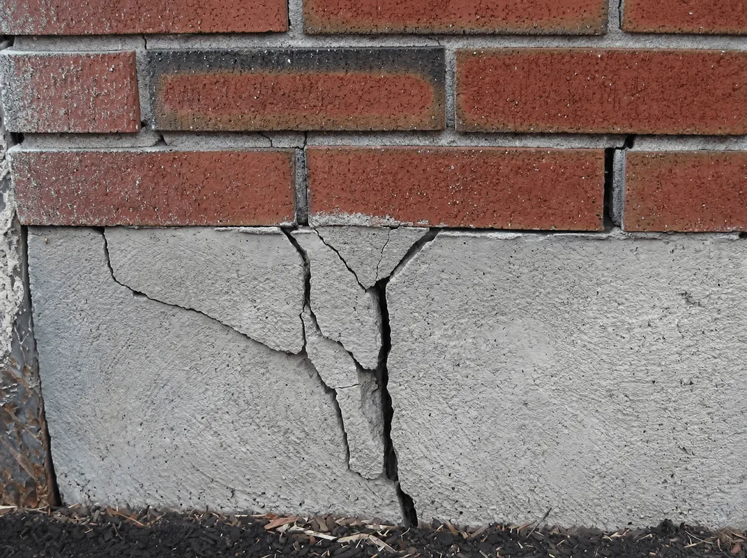 Concrete foundation with serious structural damage in Tampa, FL